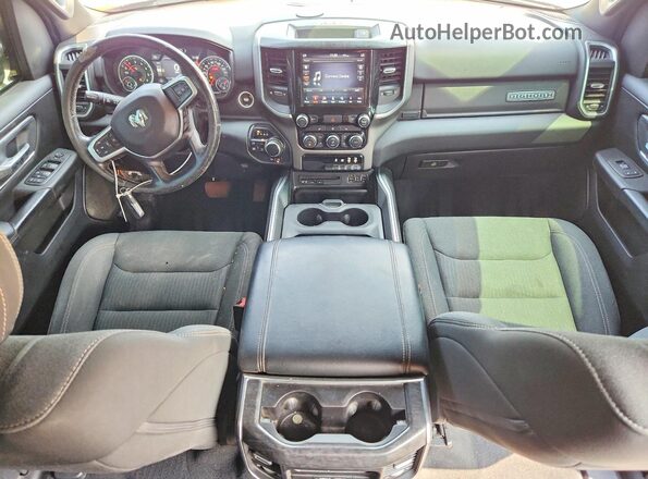 1C6SRFFT8KN585393 2019 RAM 1500 Черный Вид панели приборов