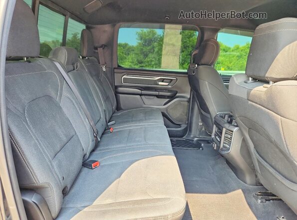 1C6SRFFT8KN585393 2019 RAM 1500 Черный Вид задних сидений