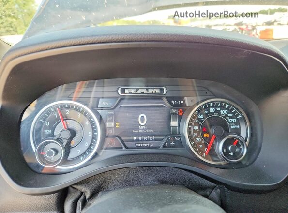 1C6SRFFT8KN585393 2019 RAM 1500 Черный Вид щитка приборов