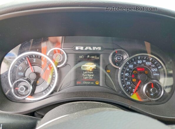 1C6SRFFT8KN918983 2019 RAM 1500 Blue Instrument cluster view