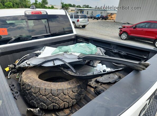 1C6SRFGP4SN675545 2025 RAM 1500 White Widok komory silnika