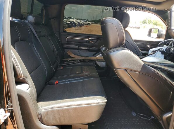 1C6SRFHT4MN555422 2021 RAM 1500 Black Widok tylnych siedzeń
