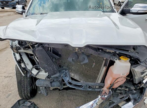 1C6SRFHT8KN889689 2019 RAM 1500 Белый Вид задней части салона