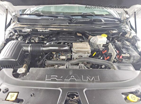 1C6SRFHT9KN603820 2019 RAM 1500 Белый Вид задней части салона