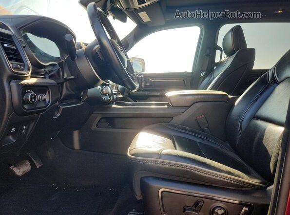 1C6SRFHTXPN682681 2023 RAM 1500 Burgundy Vista interior delantera