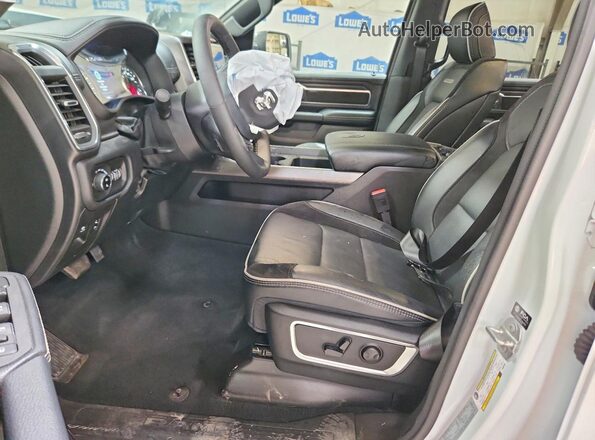 1C6SRFJP4TN368998 2026 RAM 1500 White Вид салону спереду