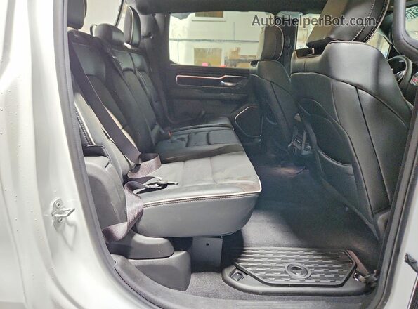 1C6SRFJP4TN368998 2026 RAM 1500 White Вид задніх сидінь