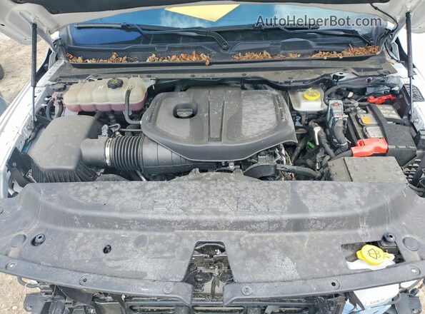 1C6SRFJP8SN546815 2025 RAM 1500 White Rear interior view