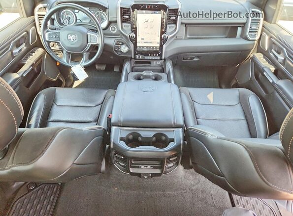 1C6SRFJT0PN595091 2023 RAM 1500 Красный Вид панели приборов