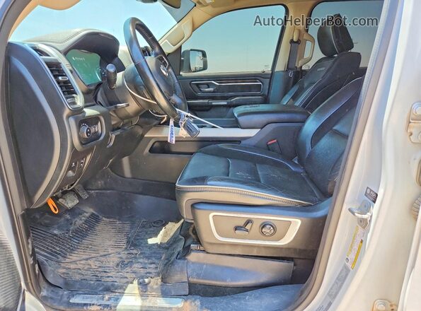 1C6SRFJT2MN822096 2021 RAM 1500 White Widok wnętrza z przodu