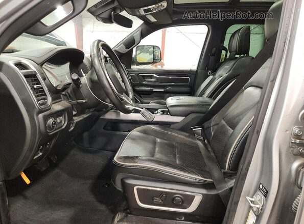 1C6SRFJT2NN320402 2022 RAM 1500 Silver Front interior view