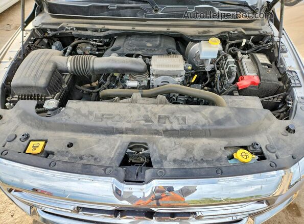 1C6SRFJT3RN106749 2024 RAM 1500 Серебряный Вид задней части салона