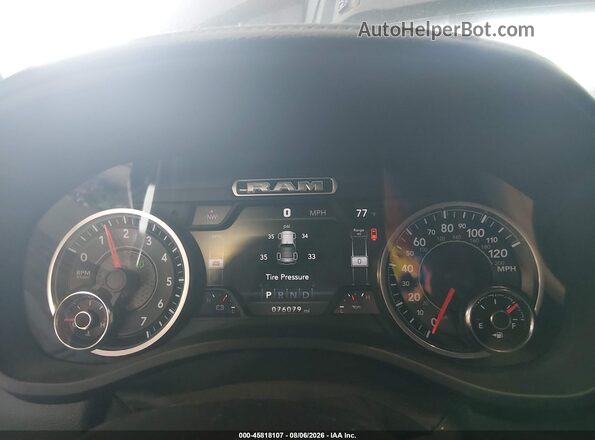 1C6SRFJT4MN554071 2021 RAM 1500 Черный Вид задних сидений