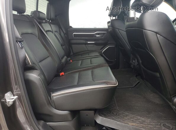 1C6SRFJT7RN170695 2024 RAM 1500 Gray Widok tylnych siedzeń