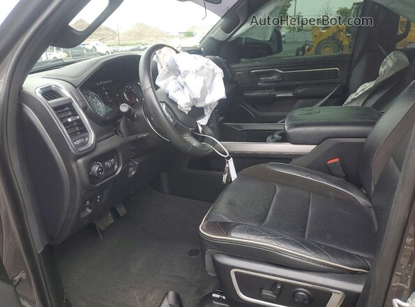 1C6SRFJTXRN155026 2024 RAM 1500 Charcoal Widok wnętrza z przodu