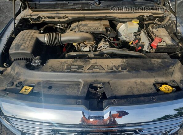 1C6SRFKT7KN751960 2019 RAM 1500 Серебряный Вид задней части салона