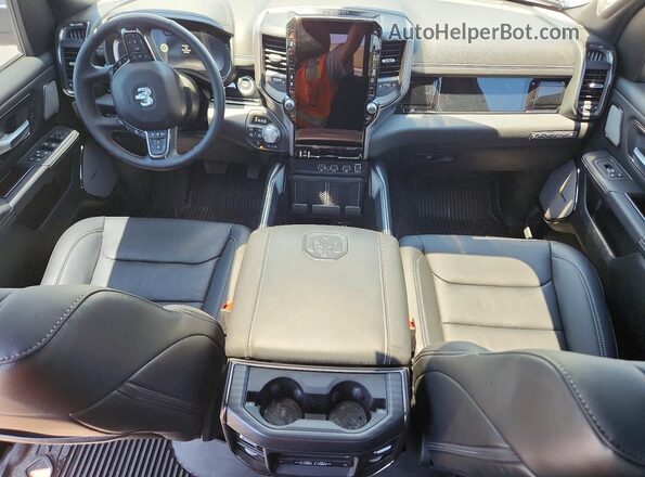 1C6SRFLP6SN767147 2025 RAM 1500 White Vista del salpicadero