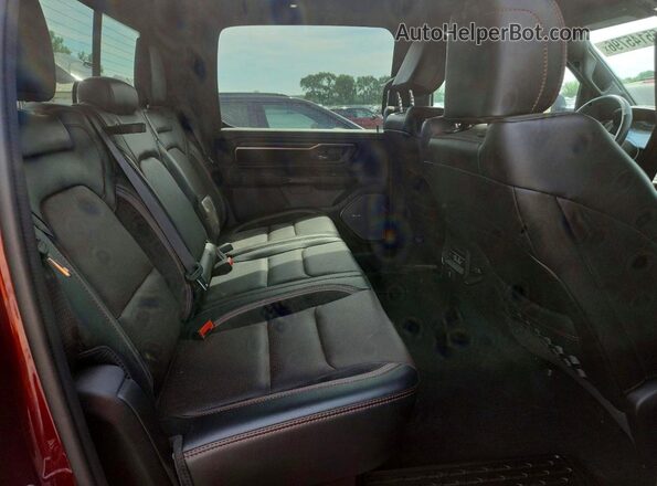 1C6SRFLPXSN708134 2025 RAM 1500 Red Vista de los asientos traseros