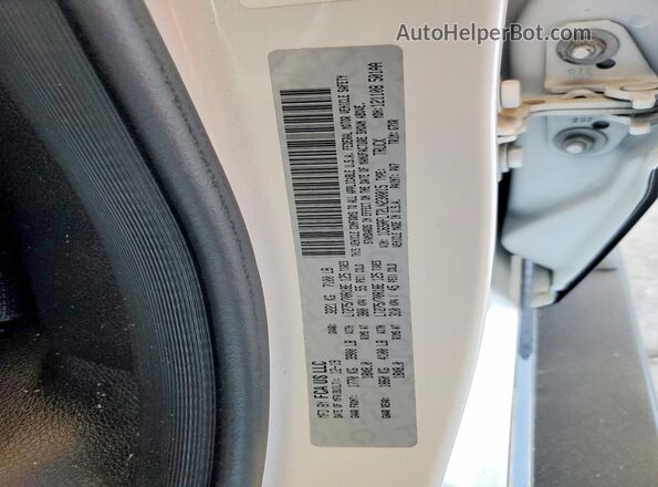 1C6SRFLT2LN230015 2020 RAM 1500 White Engine compartment view