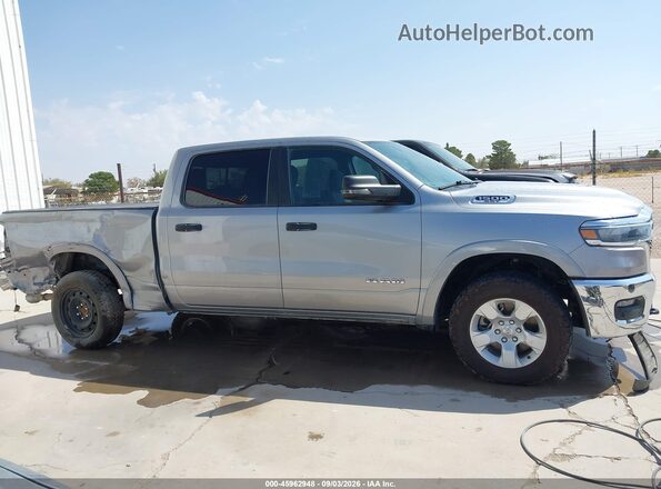 1C6SRFMP3SN637969 2025 RAM 1500 Silver Widok wnętrza z tyłu