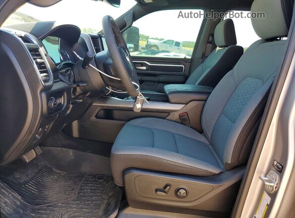 1C6SRFMP4SN565650 2025 RAM 1500 Silver Вид салону спереду