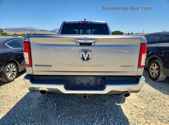 1C6SRFMT2KN921882 2019 RAM 1500 Silver Widok z tyłu