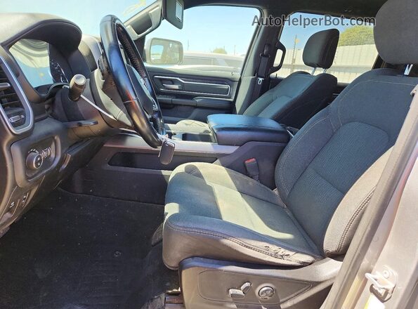 1C6SRFMT2KN921882 2019 RAM 1500 Silver Widok wnętrza z przodu