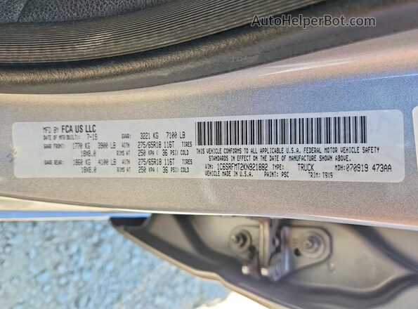 1C6SRFMT2KN921882 2019 RAM 1500 Silver Widok komory silnika