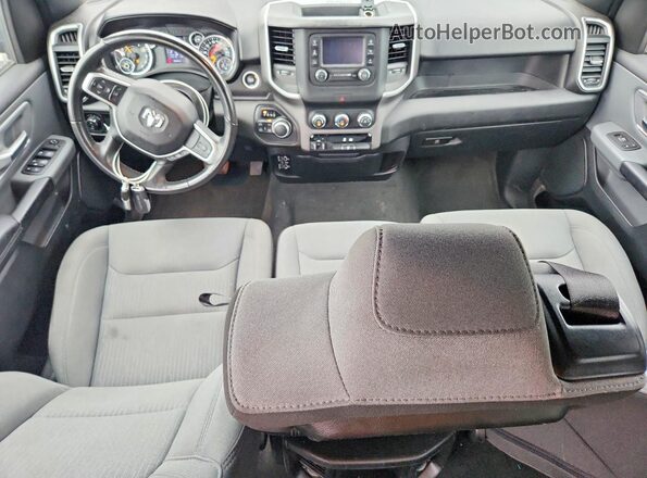 1C6SRFMT4MN525097 2021 RAM 1500 Угольный Вид панели приборов