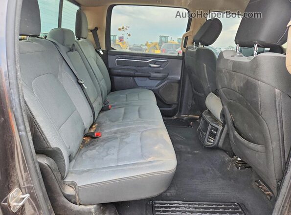 1C6SRFMT5KN799082 2019 RAM 1500 Черный Вид задней части салона