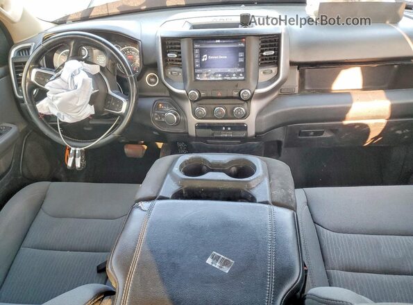 1C6SRFMT5KN799082 2019 RAM 1500 Черный Вид панели приборов