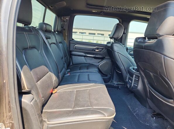 1C6SRFPT8KN552831 2019 RAM 1500 Серый Вид задних сидений