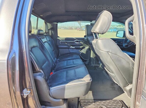 1C6SRFRT0MN783464 2021 RAM 1500 Charcoal Widok tylnych siedzeń