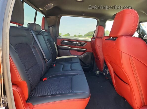 1C6SRFU95MN905683 2021 RAM 1500 Black Widok tylnych siedzeń