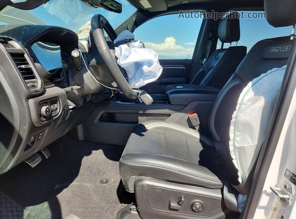 1C6SRFUP0TN160743 2026 RAM 1500 White Vista interior delantera