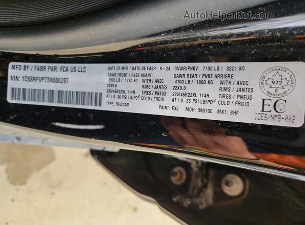 1C6SRFVP7SN606397 2025 RAM 1500 Black Widok komory silnika