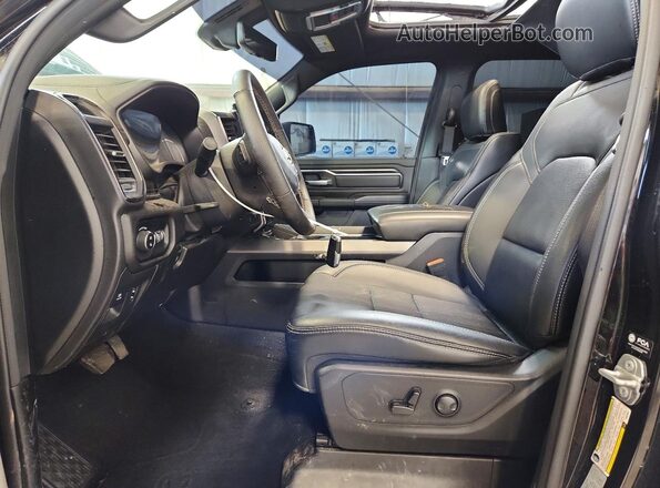 1C6SRFVP7SN606397 2025 RAM 1500 Black Widok wnętrza z przodu