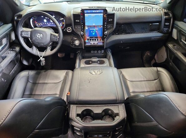 1C6SRFVP7SN606397 2025 RAM 1500 Black Widok deski rozdzielczej
