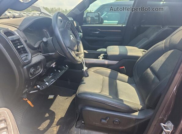 1C6SRFVT3PN597475 2023 RAM 1500 Серый Вид салона спереди