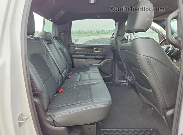 1C6SRFVT7NN416228 2022 RAM 1500 White Rear seats view