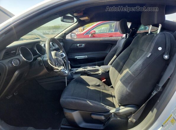 1FA6P8AM3H5209646 2017 FORD MUSTANG White წინა სალონის ხედი