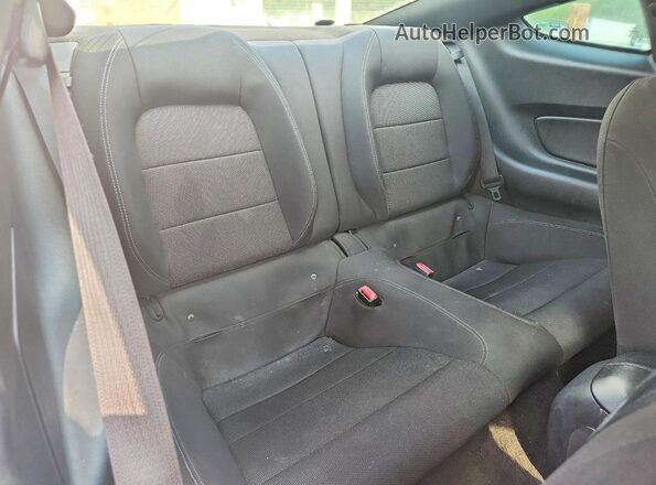 1FA6P8AM8G5211780 2016 FORD MUSTANG White Vista de los asientos traseros