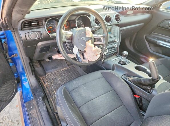 1FA6P8AM8H5333105 2017 FORD MUSTANG Blue Vista del salpicadero
