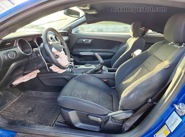 1FA6P8AM8H5333105 2017 FORD MUSTANG Blue Vista interior delantera