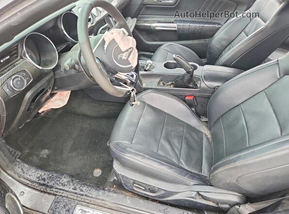 1FA6P8CF0H5253781 2017 FORD MUSTANG Gray Vista interior delantera