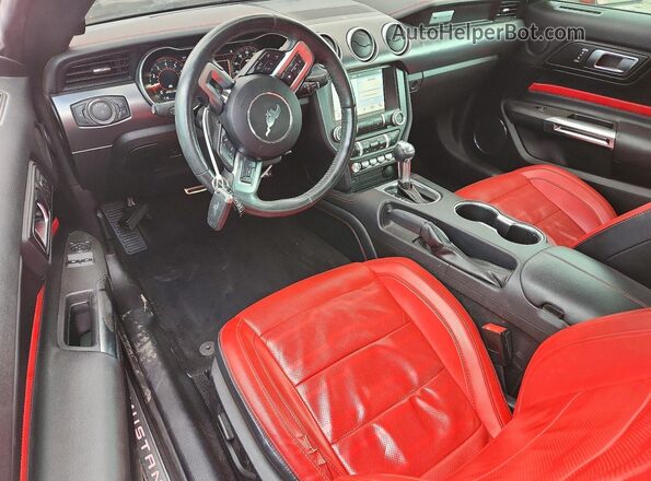 1FA6P8CF0K5187661 2019 FORD MUSTANG Красный Вид панели приборов