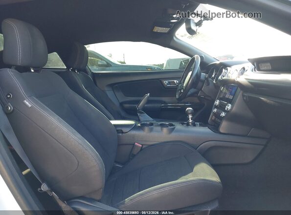 1FA6P8CF2H5301636 2017 FORD MUSTANG Белый Вид салона спереди