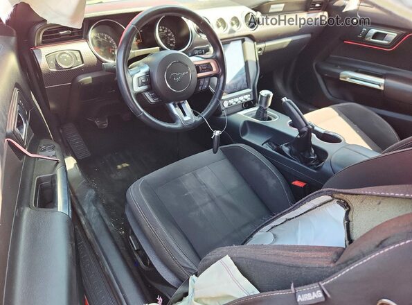 1FA6P8CF2J5120719 2018 FORD MUSTANG Red Widok deski rozdzielczej