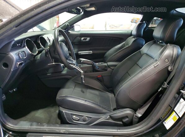 1FA6P8CF3H5201786 2017 FORD MUSTANG Черный Вид салона спереди