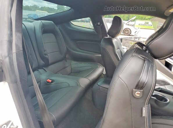 1FA6P8CF3J5113133 2018 FORD MUSTANG White Vista de los asientos traseros